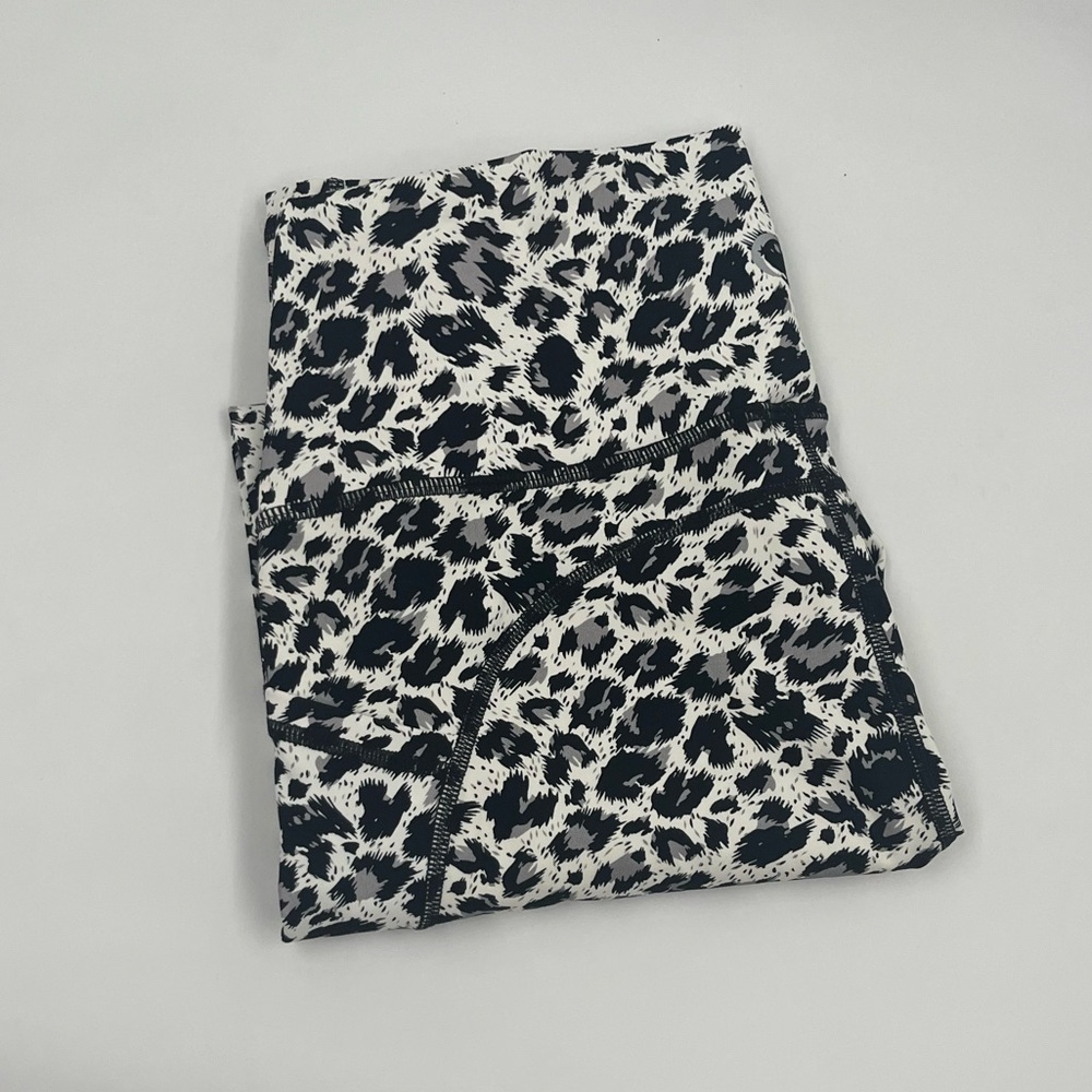 Zyia Active Women's 12 Nylon Black Cheetah Print Cropped Leggings